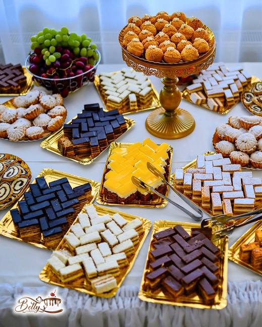 Masă de prăjituri pentru eveniment