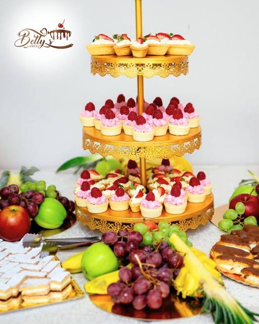 Etajeră cu mini deserturi