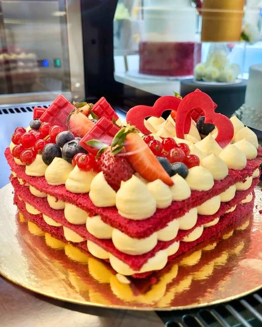 Tort inimă cu fructe