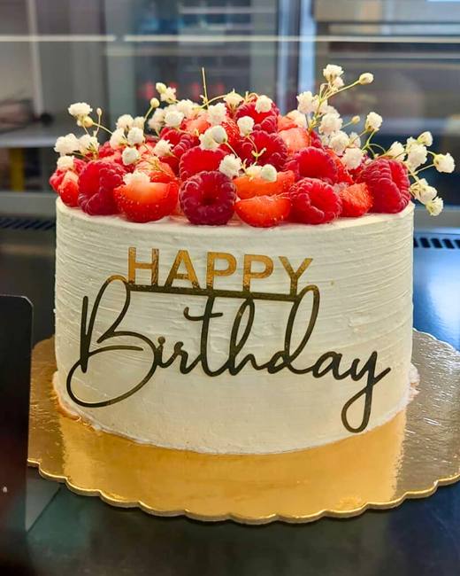 Tort Happy Birthday cu fructe