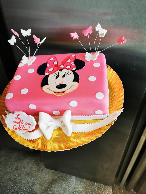 Tort Minnie cu buline