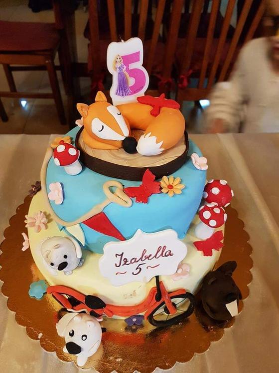 Tort cu cățeluși și ciuperci