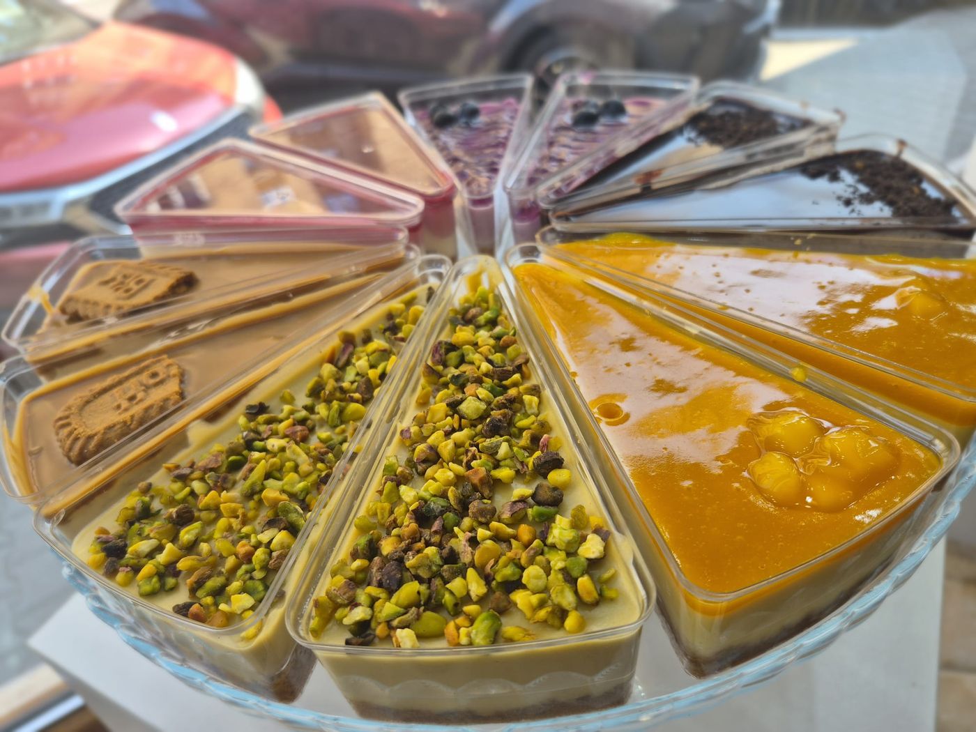 Cheesecake la pahar cu fistic și cu mango
